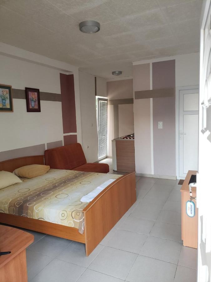 Apartments Petricevic Sutomore Ngoại thất bức ảnh